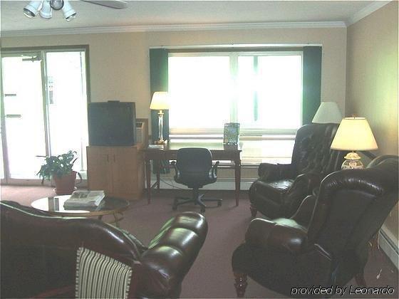 Red Carpet Inn On The Lake - Oneonta Interior photo