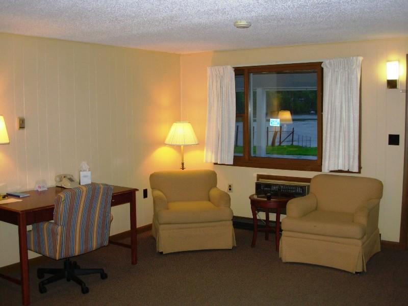 Red Carpet Inn On The Lake - Oneonta Room photo