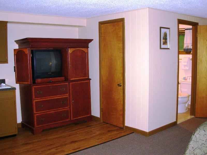 Red Carpet Inn On The Lake - Oneonta Room photo