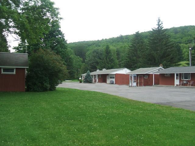 Red Carpet Inn On The Lake - Oneonta Exterior photo