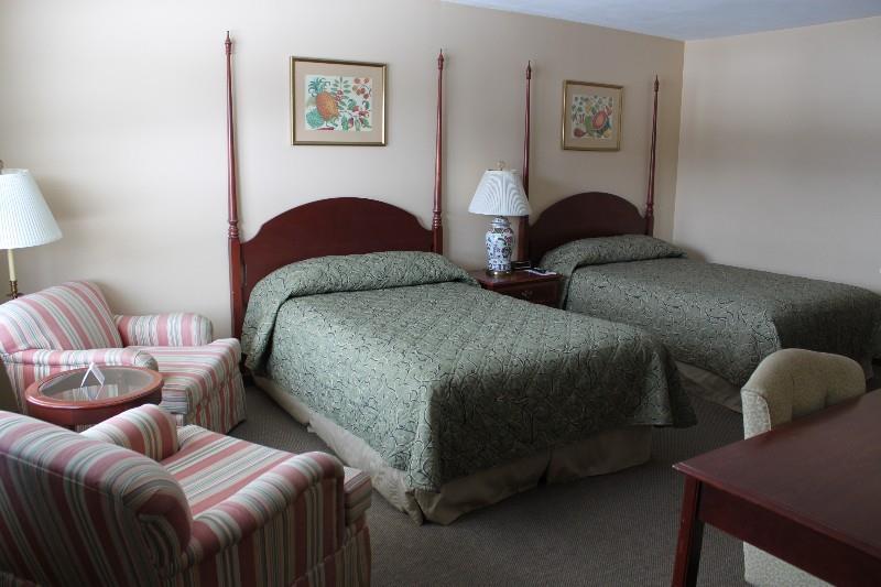 Red Carpet Inn On The Lake - Oneonta Room photo