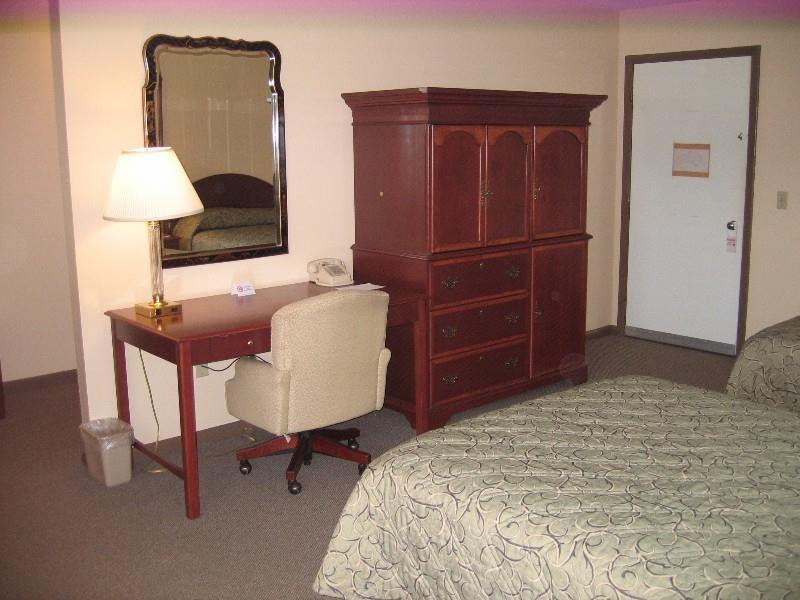 Red Carpet Inn On The Lake - Oneonta Room photo