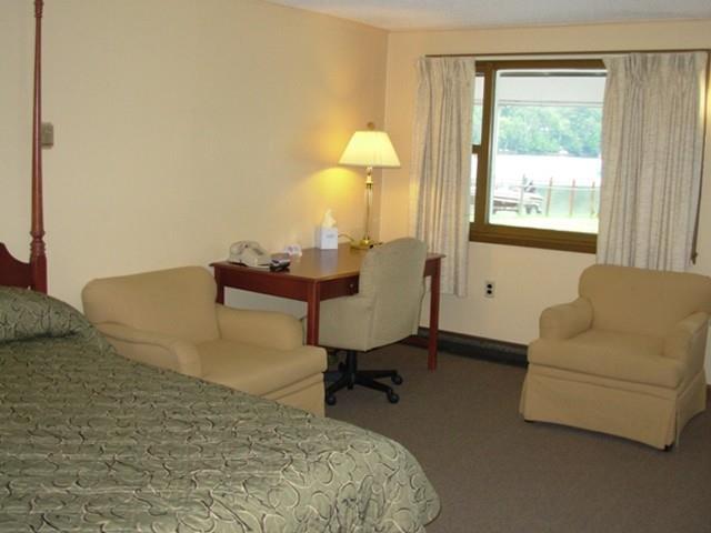 Red Carpet Inn On The Lake - Oneonta Room photo