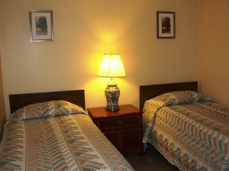 Red Carpet Inn On The Lake - Oneonta Room photo