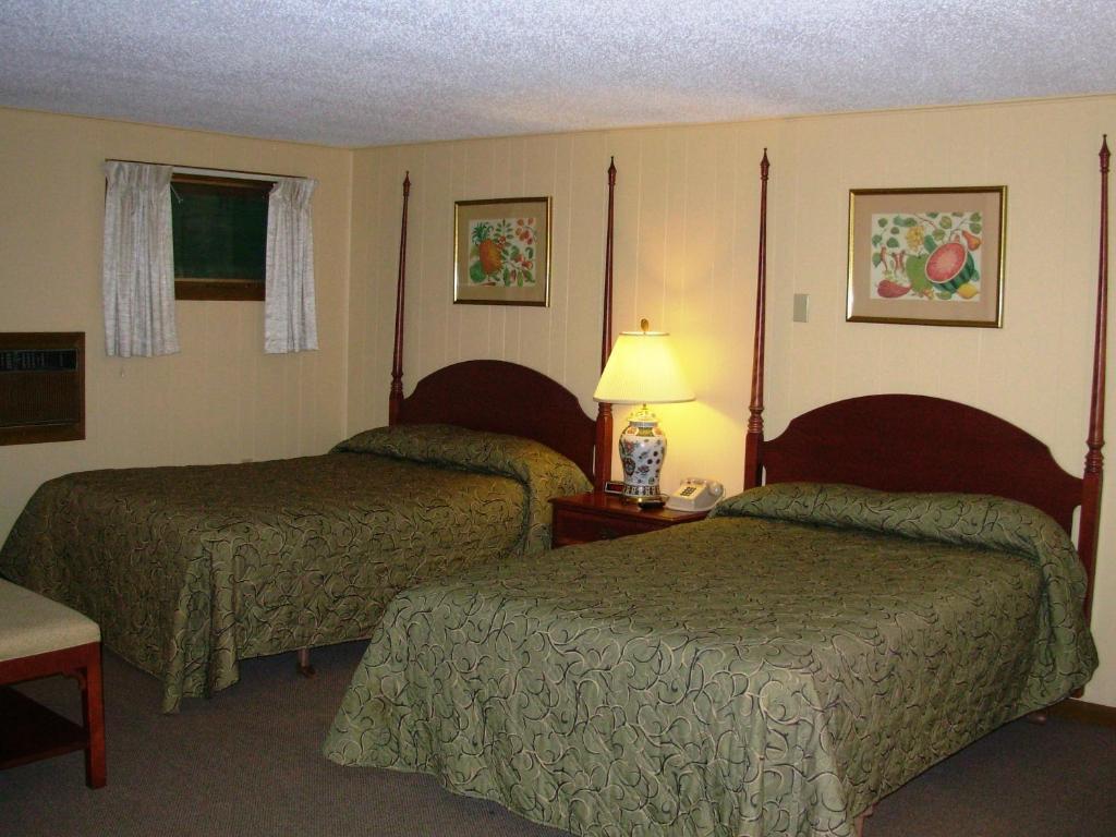 Red Carpet Inn On The Lake - Oneonta Room photo