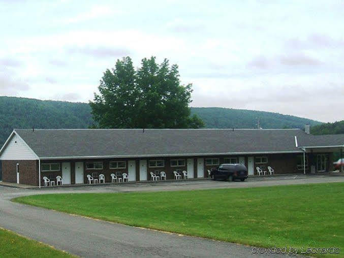 Red Carpet Inn On The Lake - Oneonta Exterior photo