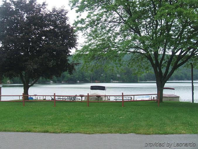 Red Carpet Inn On The Lake - Oneonta Exterior photo