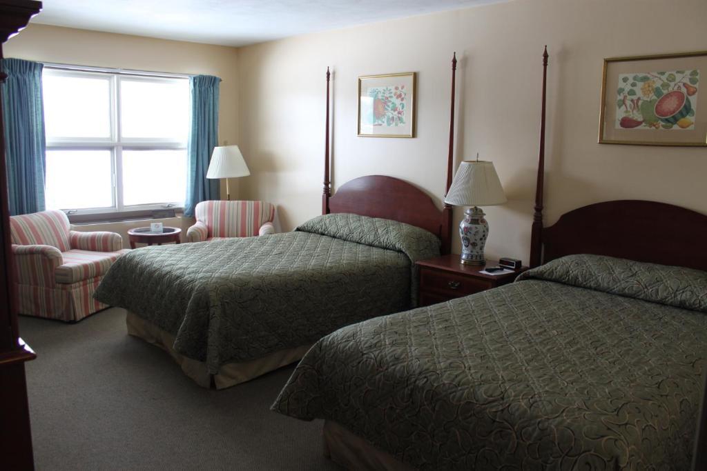 Red Carpet Inn On The Lake - Oneonta Room photo