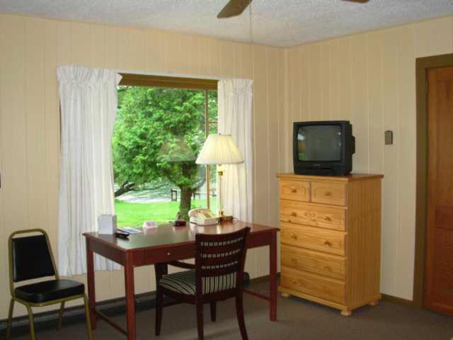 Red Carpet Inn On The Lake - Oneonta Room photo