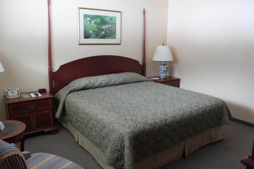 Red Carpet Inn On The Lake - Oneonta Room photo