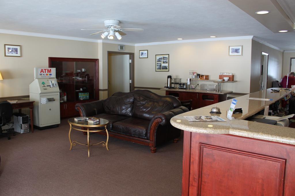 Red Carpet Inn On The Lake - Oneonta Room photo