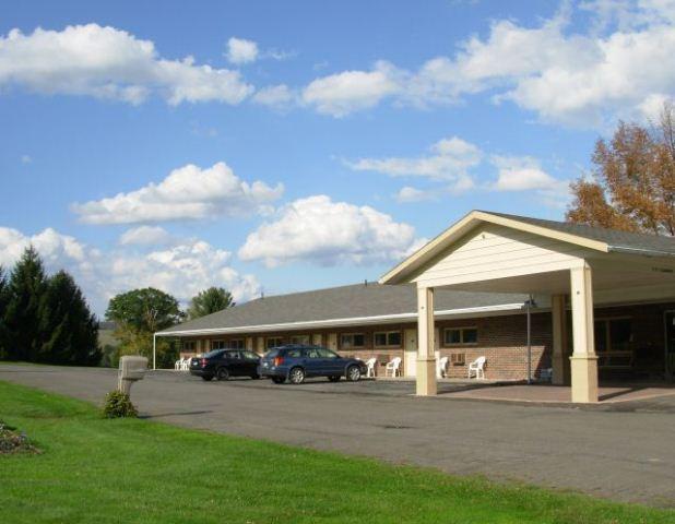 Red Carpet Inn On The Lake - Oneonta Exterior photo